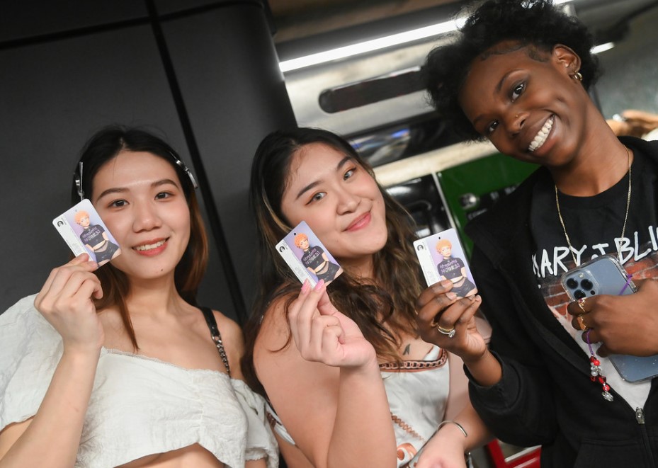 Photo of New Yorkers with Ice Spice MetroCard courtesy of the MTA.